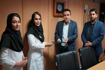 بازدید معاون غذا و دارو از داروخانه بیمارستان شفایحیائیان و تقدیر از مدیر داروخانه